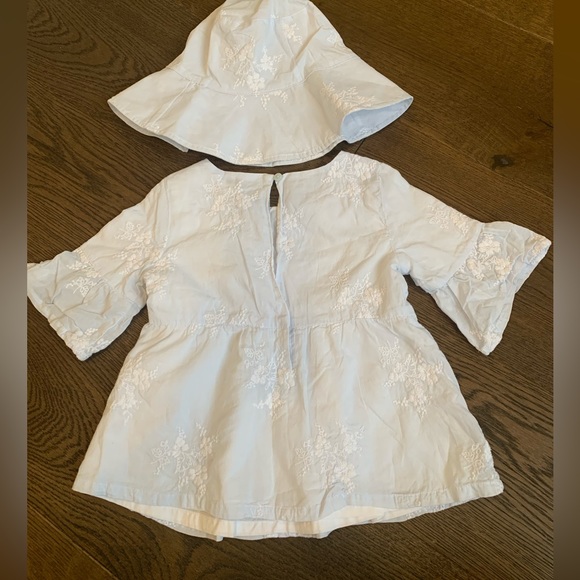 Janie and Jack, girls shirt and matching hat, size 4 to 5. - Picture 3 of 4